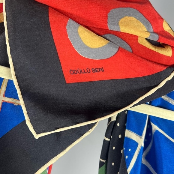 Aker Odullu Seri Abstract Geometric Artsy Colorful Scarf - Picture 4 of 9